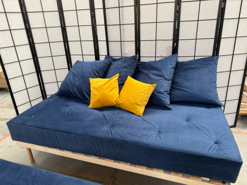 Sleva 20% Postelový set 90×200 + matrace + polštáře + podnožka