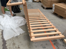 SLEVA 50 % Pohovka 145×200 cm – buk lakovaný