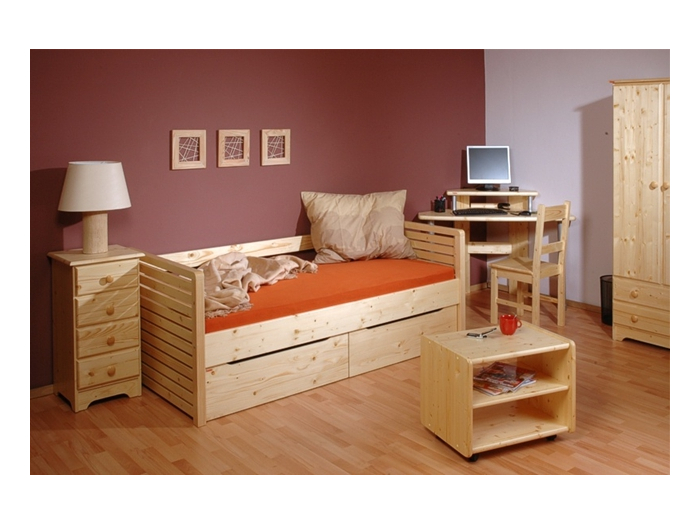 Dřevěná postel s čelem a vysokými bočnicemi