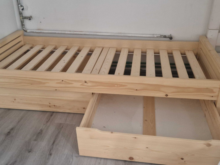 SLEVA 50%  Smrková postel Thomas I. 90x200 přírodní + šuplíky